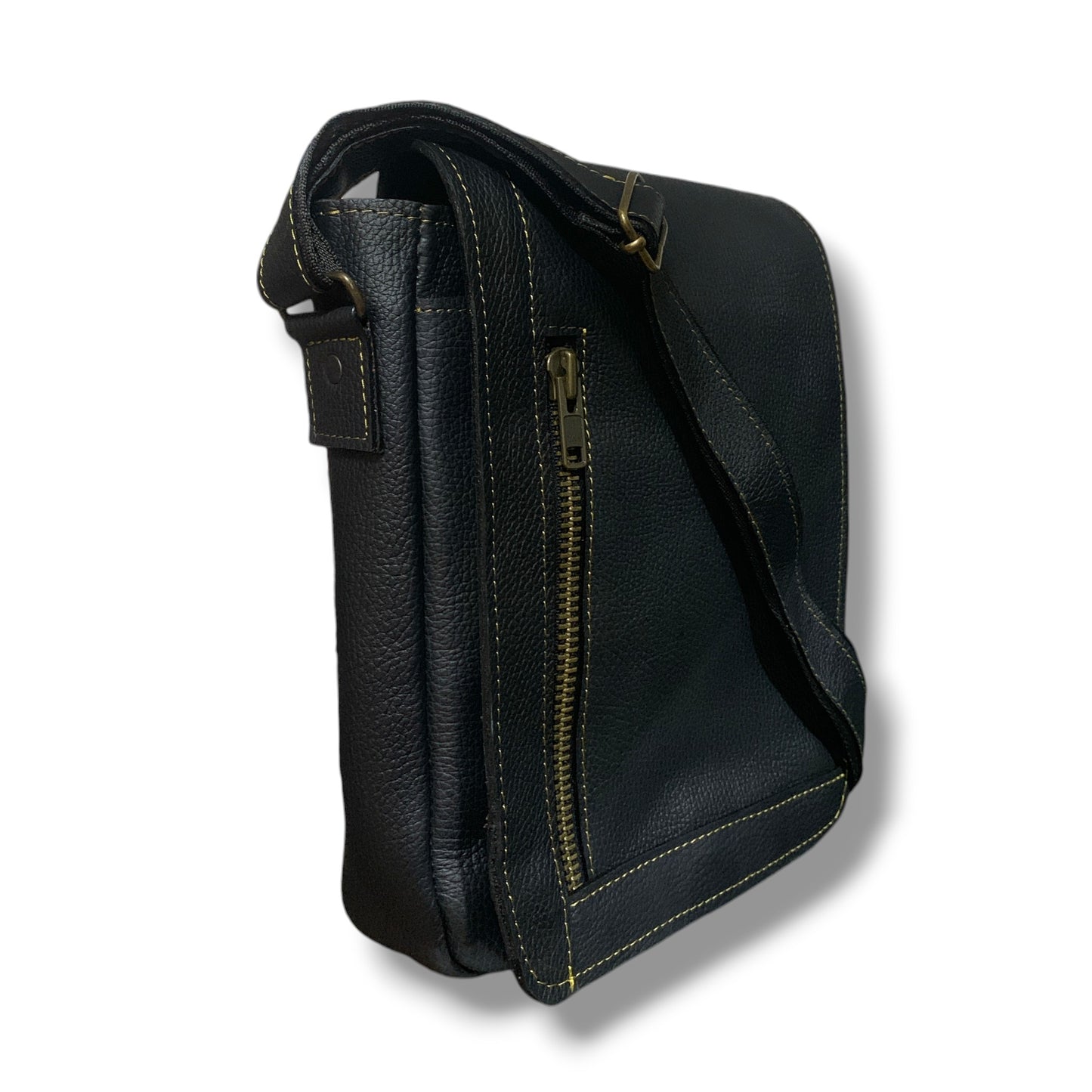 Bandolera con correa ajustable hecha de piel de res