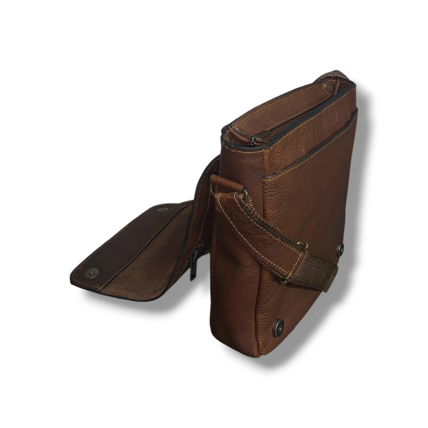 Bandolera con correa ajustable hecha de piel de res