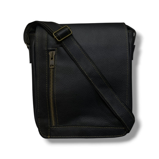 Bandolera con correa ajustable hecha de piel de res