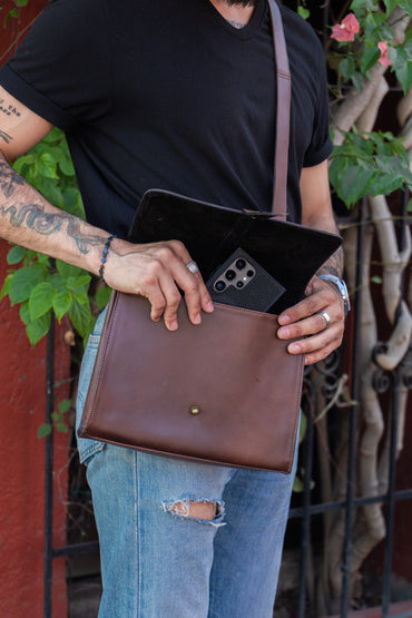 Bolsa Akita hecha de piel de res