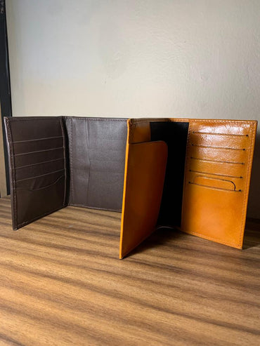 Porta pasaporte hecha de piel de res