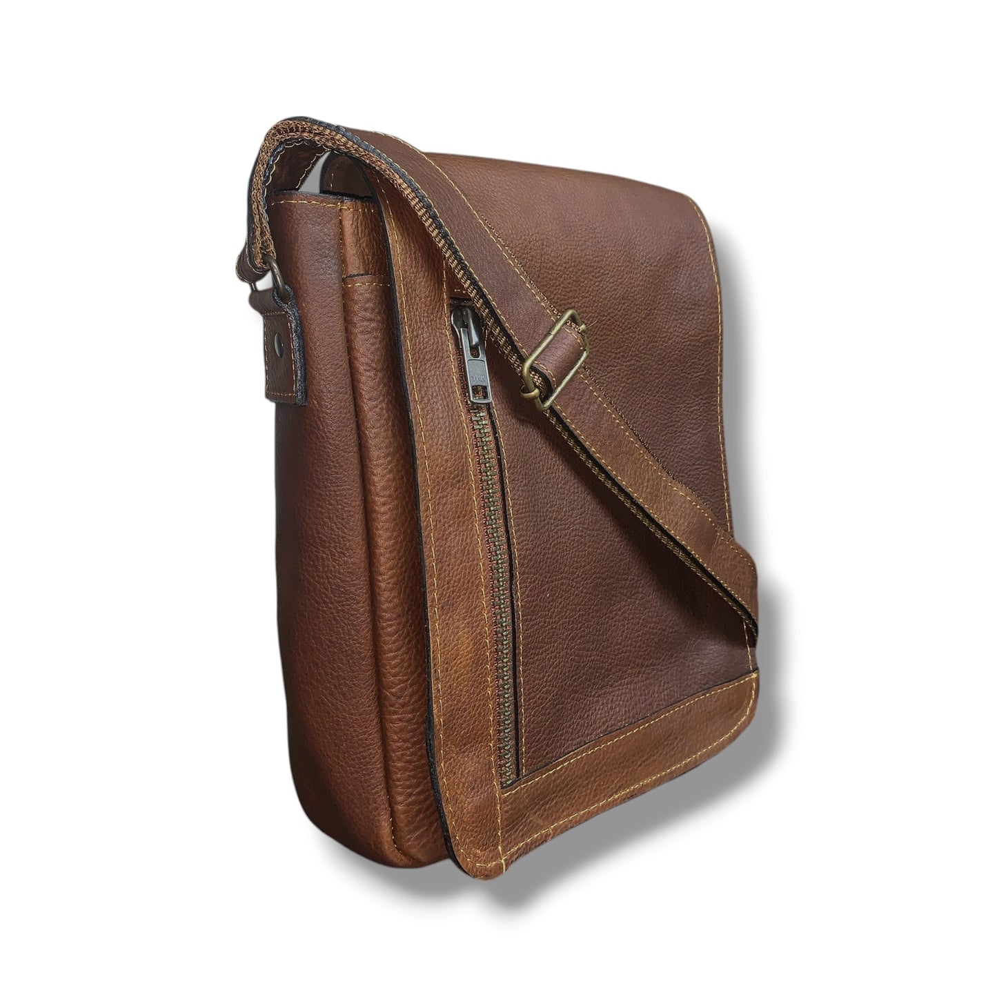 Bandolera con correa ajustable hecha de piel de res